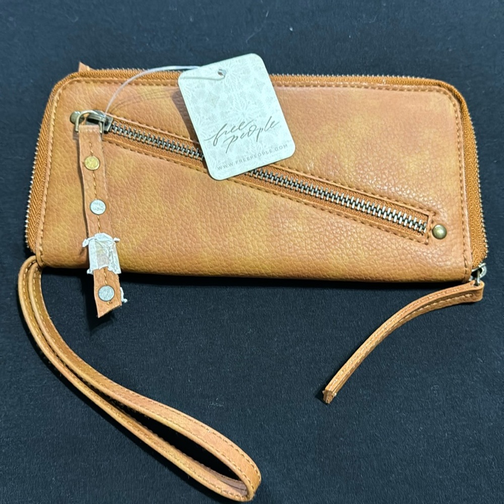 NWOT- FREE PEOPLE WRISTLET WALLET~VEGAN LEATHER